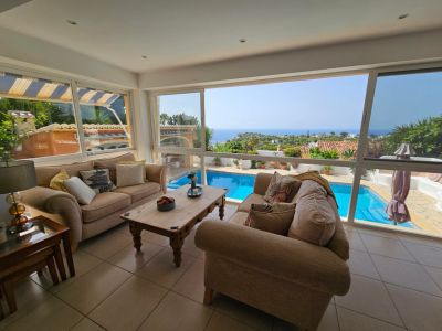 Salon avec vue sur la mer