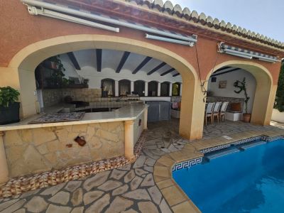 Espace barbecue et piscine