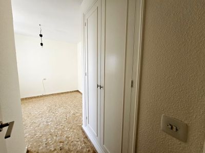 Chambre avec placard intégré