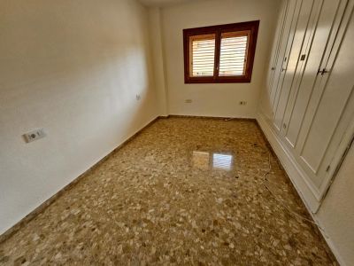 Chambre avec placard intégré