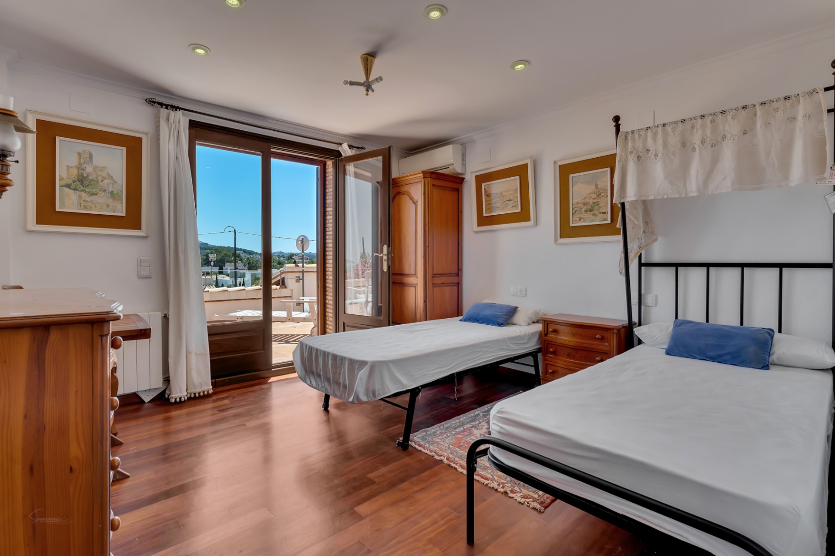 Chambre avec accès à la terrasse