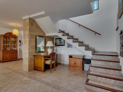 Hall d'entrée avec escalier