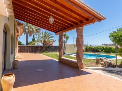 Terrasse couverte avec piscine