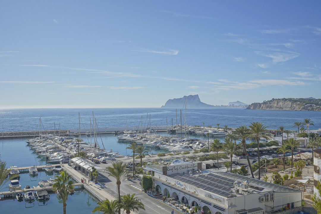 Vue sur mer et le port