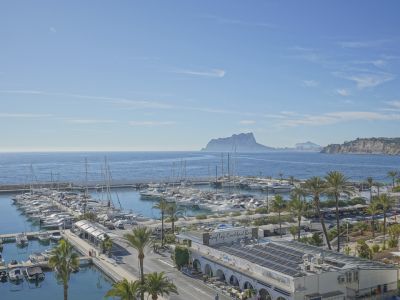 Vue sur mer et le port