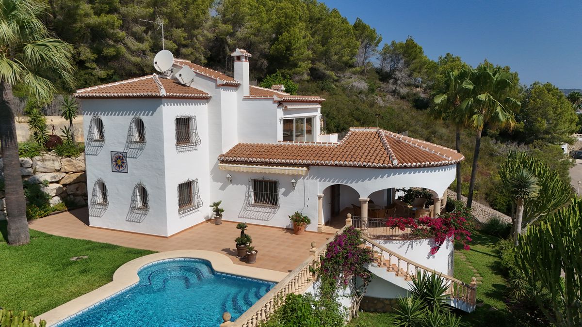 Villa à vendre à Jávea, vue sur la mer et grand terrain