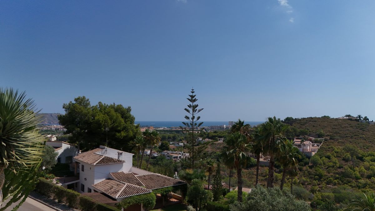 Villa à vendre à Jávea, vue sur la mer et grand terrain