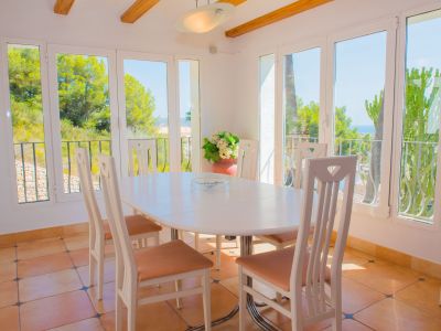 Villa à vendre à Jávea, vue sur la mer et grand terrain
