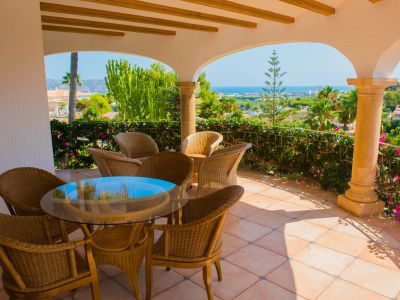 Villa à vendre à Jávea, vue sur la mer et grand terrain