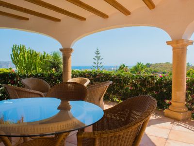 Villa à vendre à Jávea, vue sur la mer et grand terrain