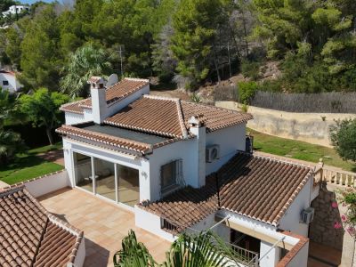 Villa à vendre à Jávea, vue sur la mer et grand terrain