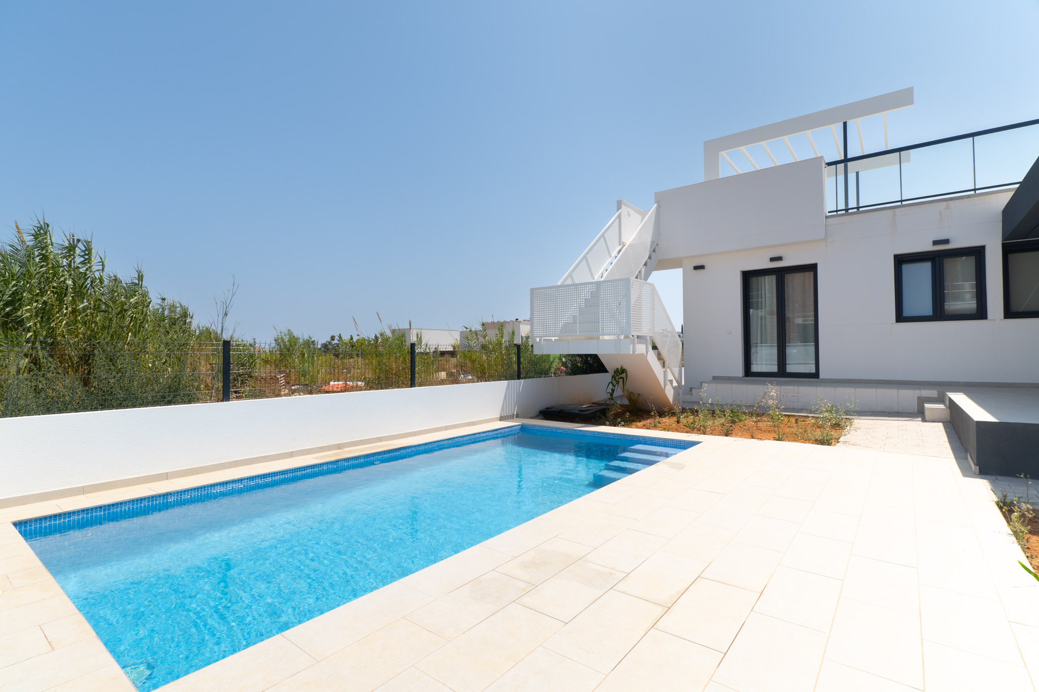 Piscine privée et terrasse Piscine privée et terrasse