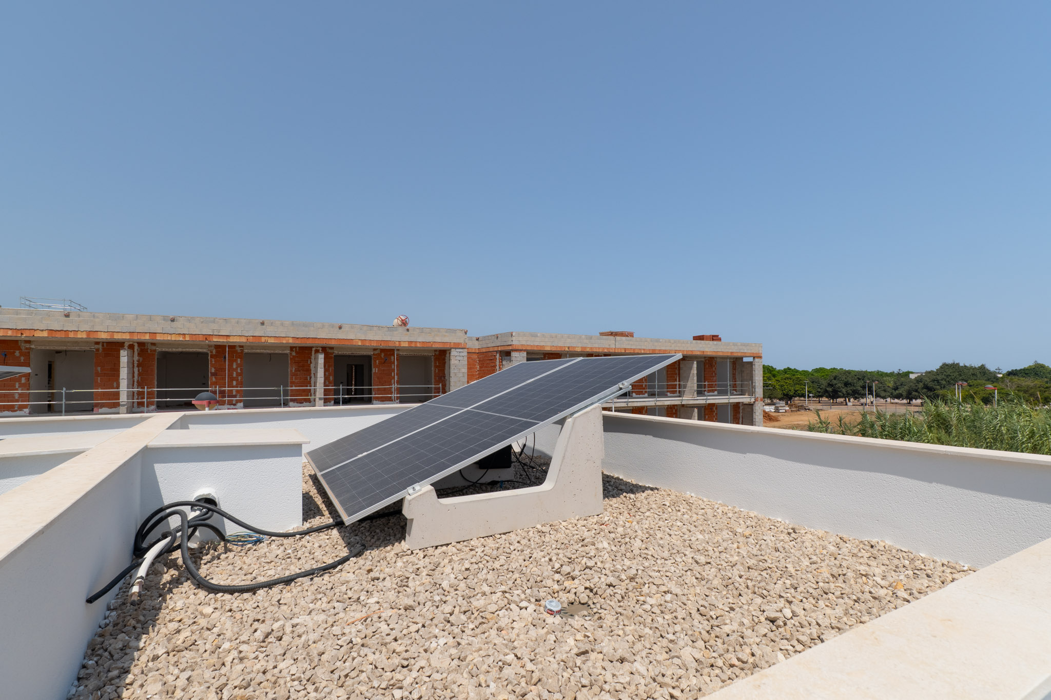 Toit-terrasse avec panneaux solaires Toit-terrasse avec panneaux solaires