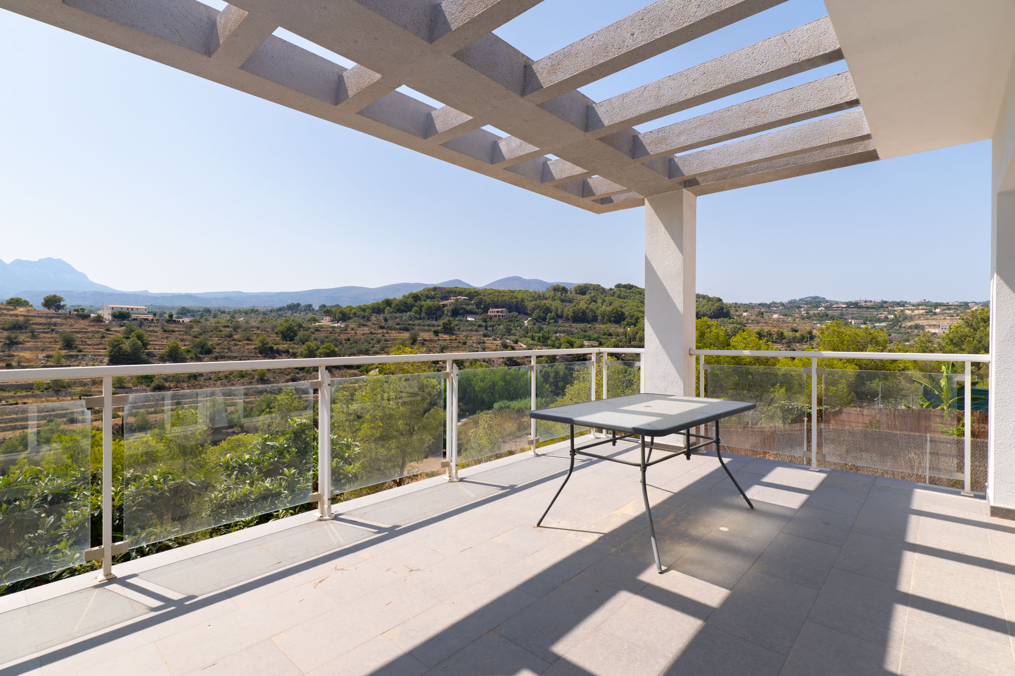 Terrasse avec vue sur les montagnes