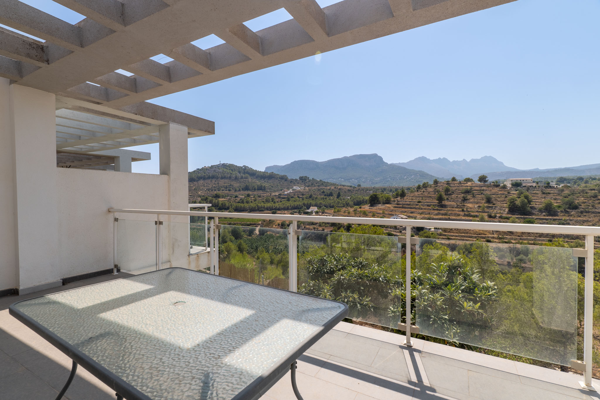 Terrasse avec vue sur les montagnes