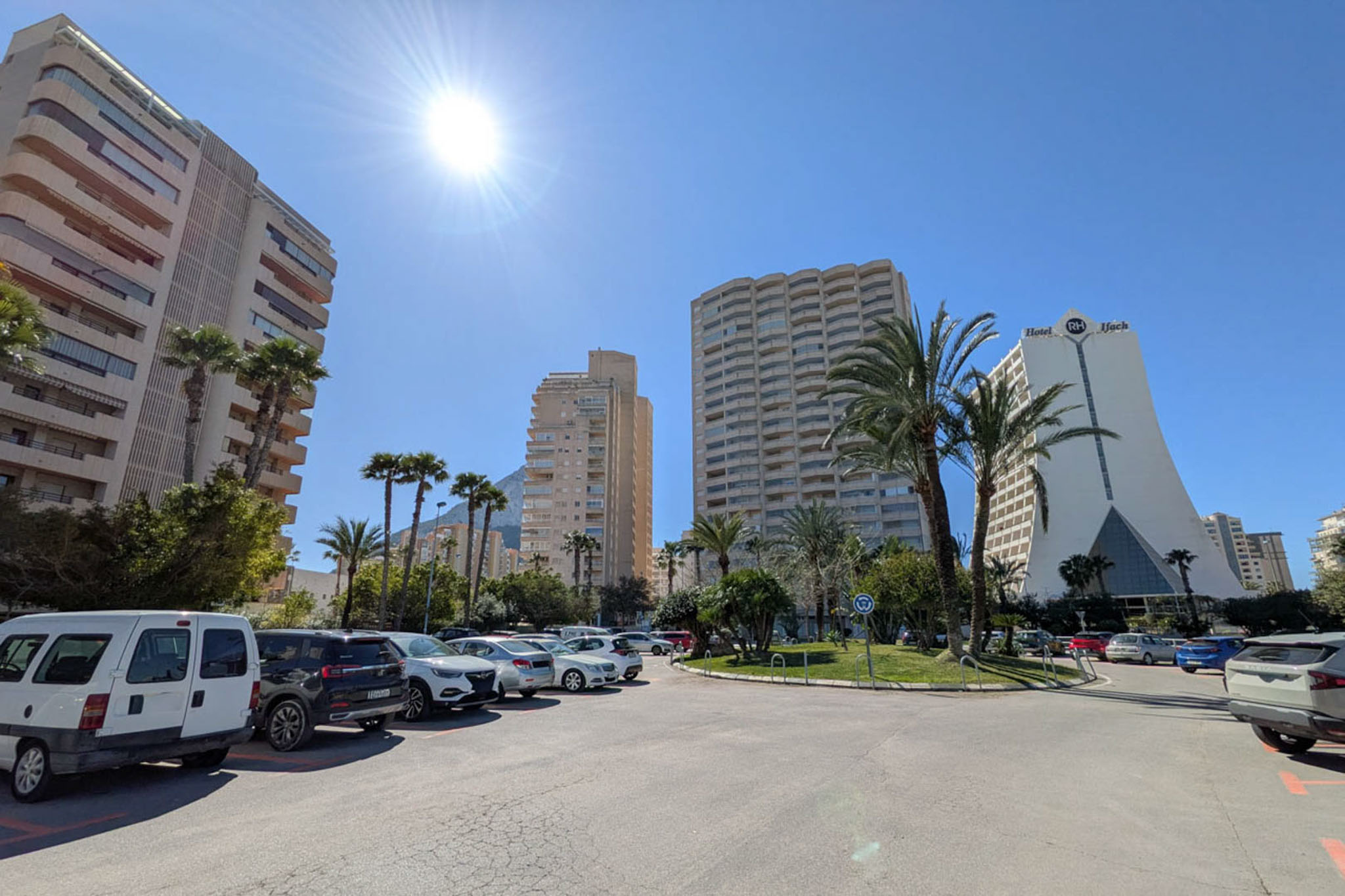Parking extérieur et environs