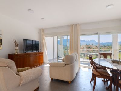 Salon-salle à manger avec vue