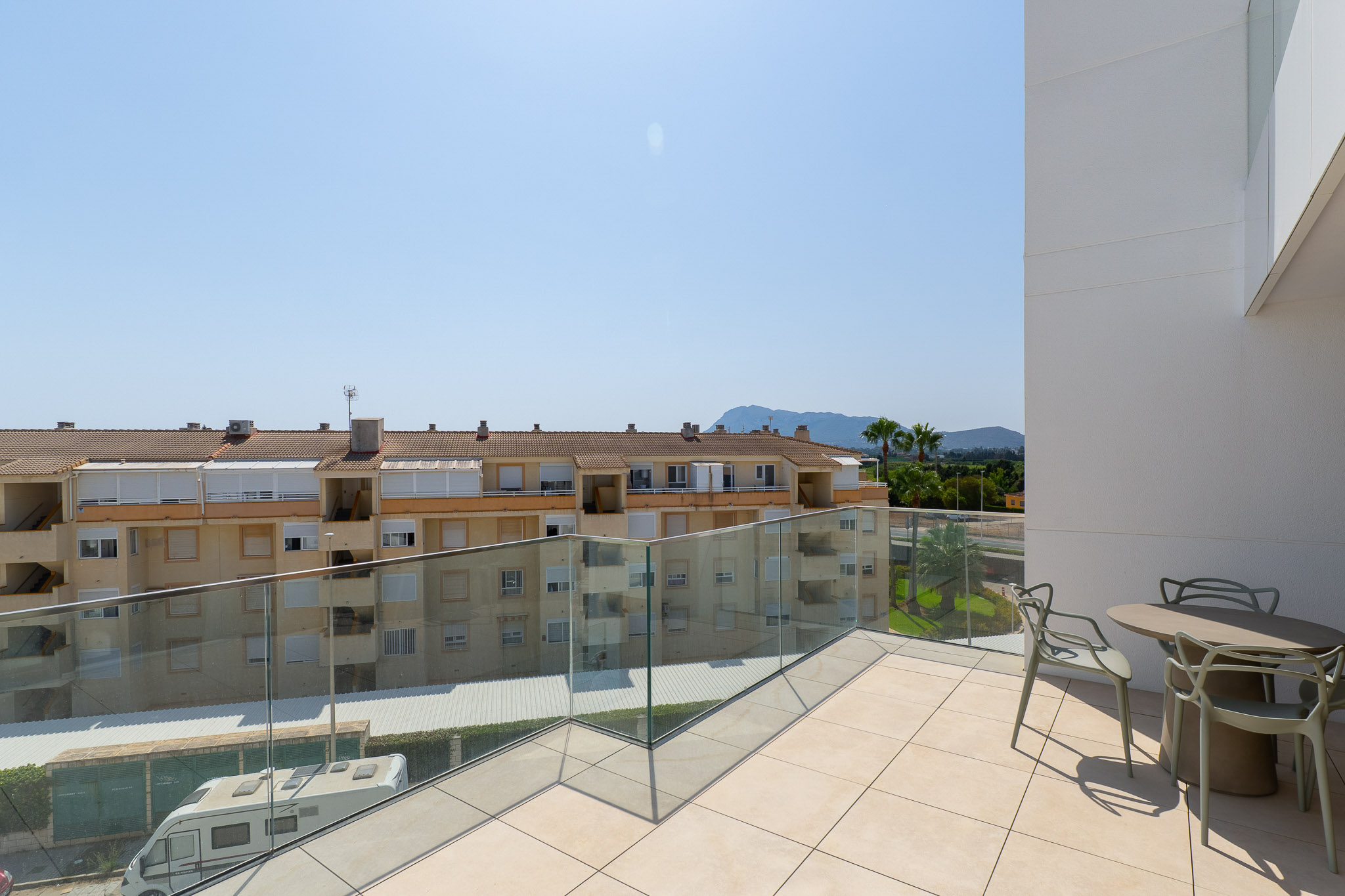 Terrasse avec vue sur la montagne
