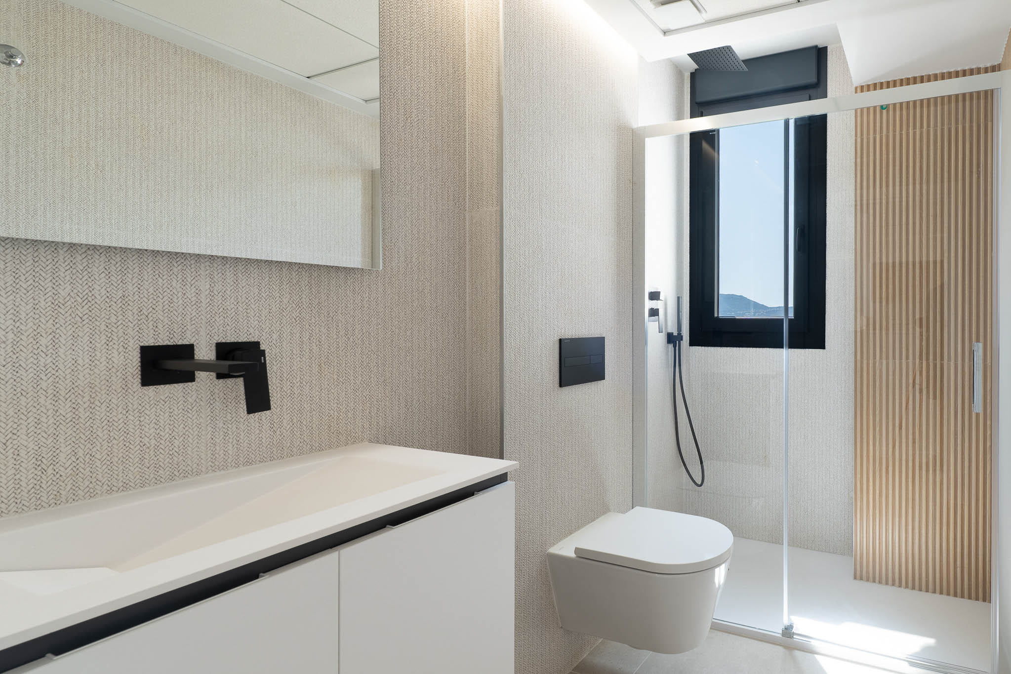 Salle de bains avec douche