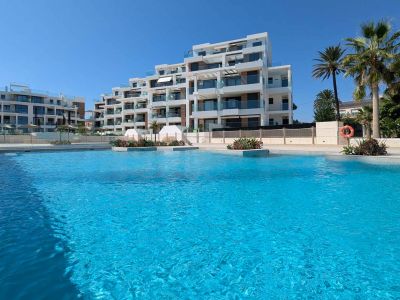 Piscine communautaire et complexe résidentiel