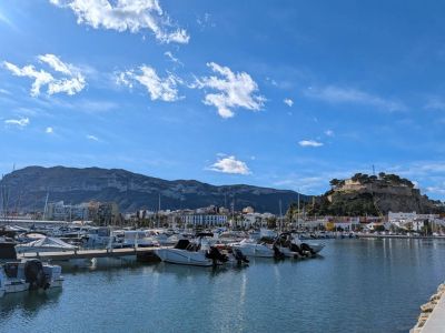Port de plaisance et château de Dénia
