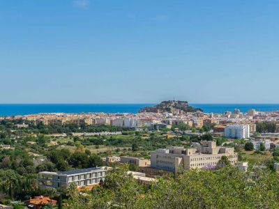 Vue sur mer et ville