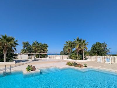 Piscine communautaire et jardins