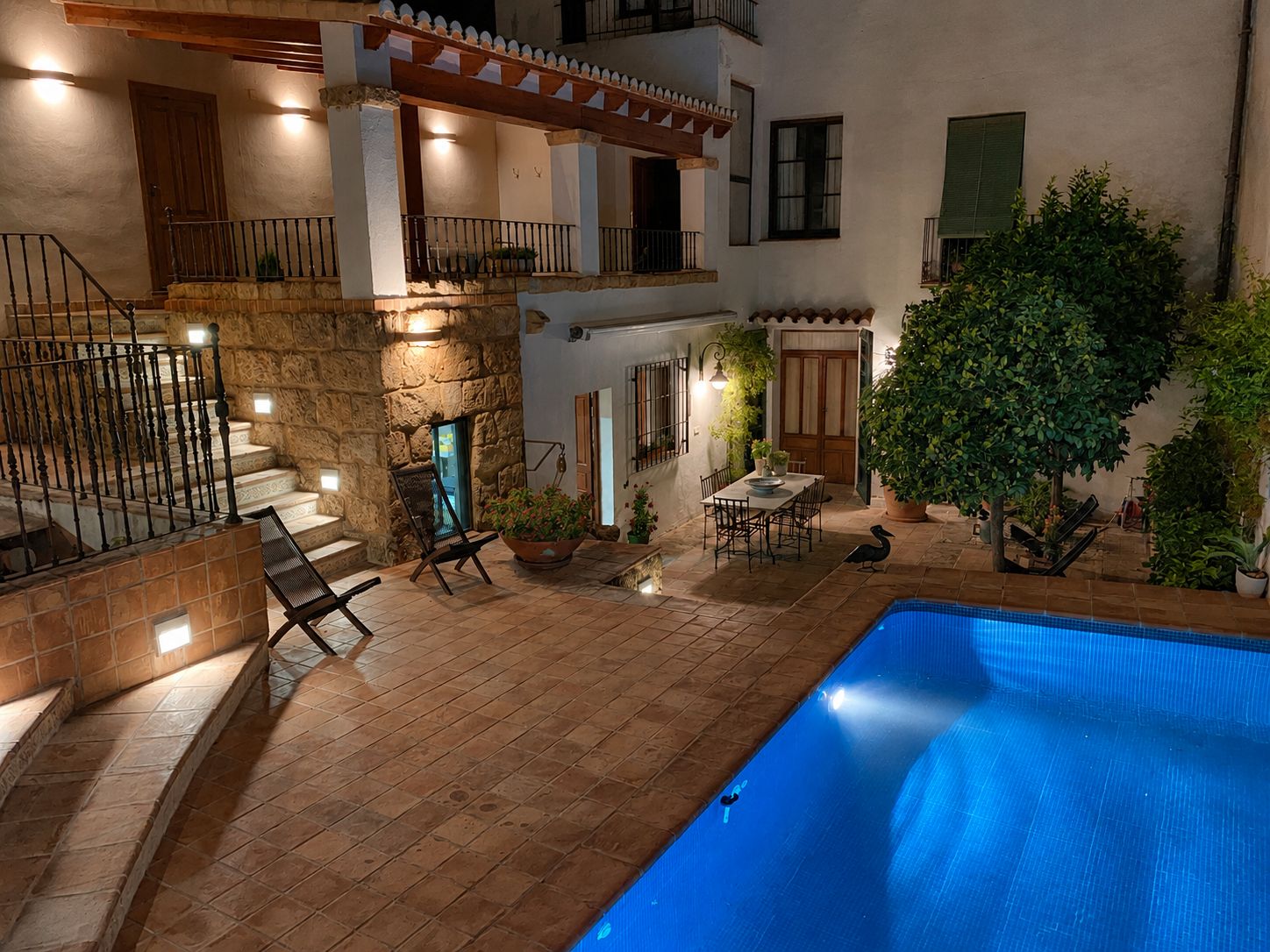 Cour intérieure avec piscine