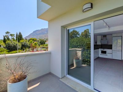 Terrasse avec vue sur la montagne