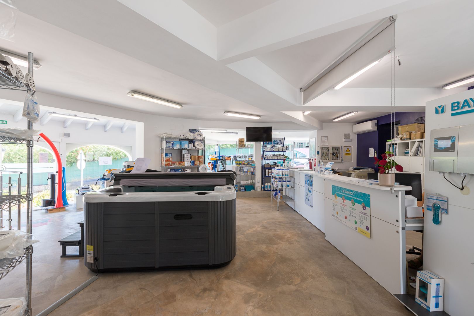 Intérieur du local commercial