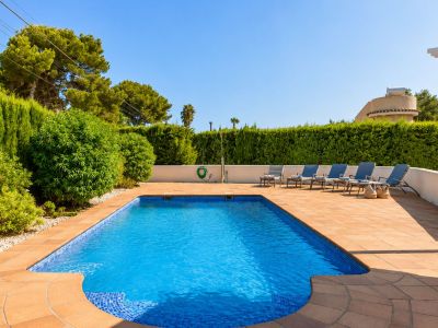 Piscine et terrasse