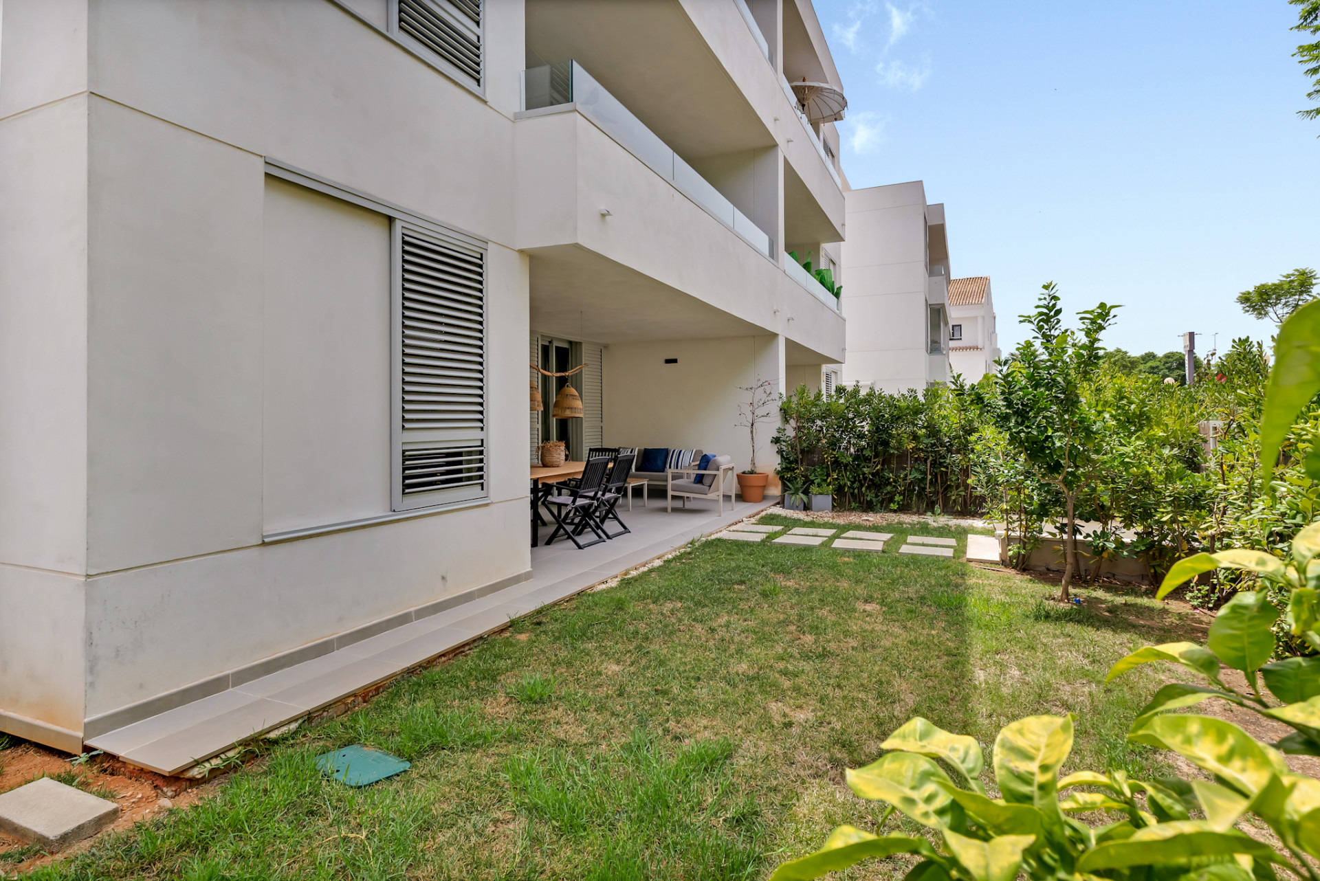 Jardin privé et terrasse couverte