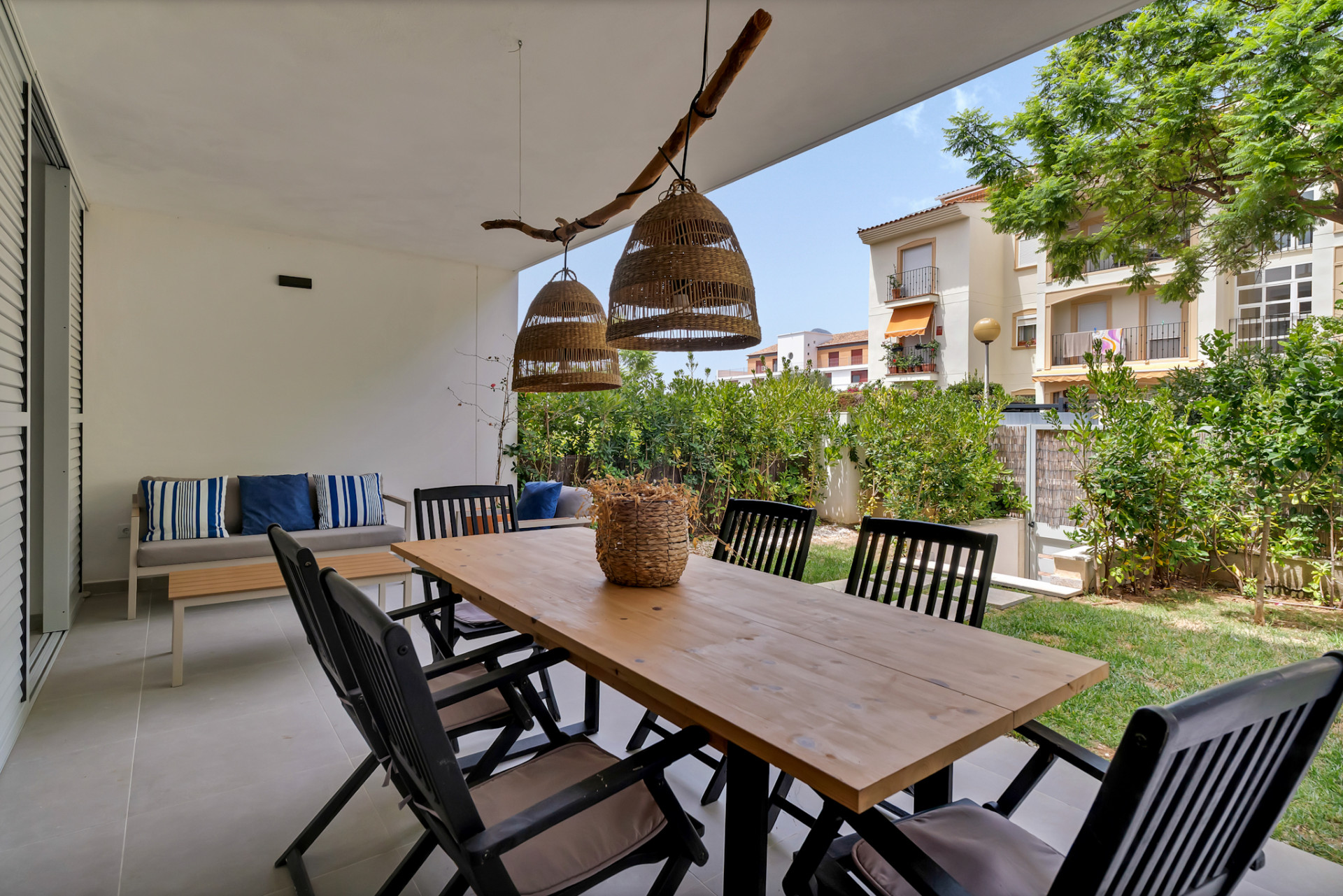 Terrasse couverte et jardin privé