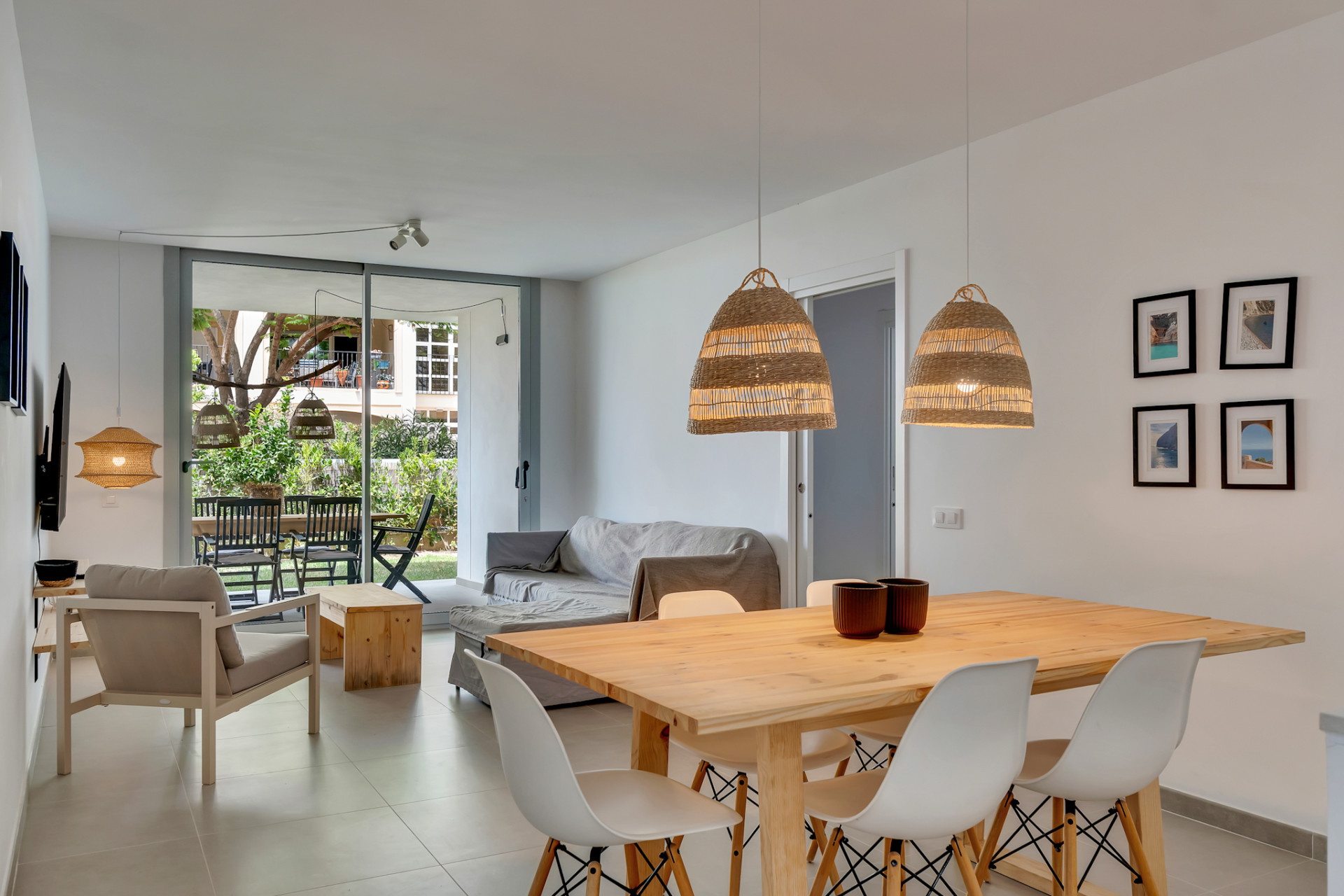 Salon-salle à manger avec accès jardin