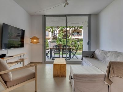 Salon avec accès au jardin