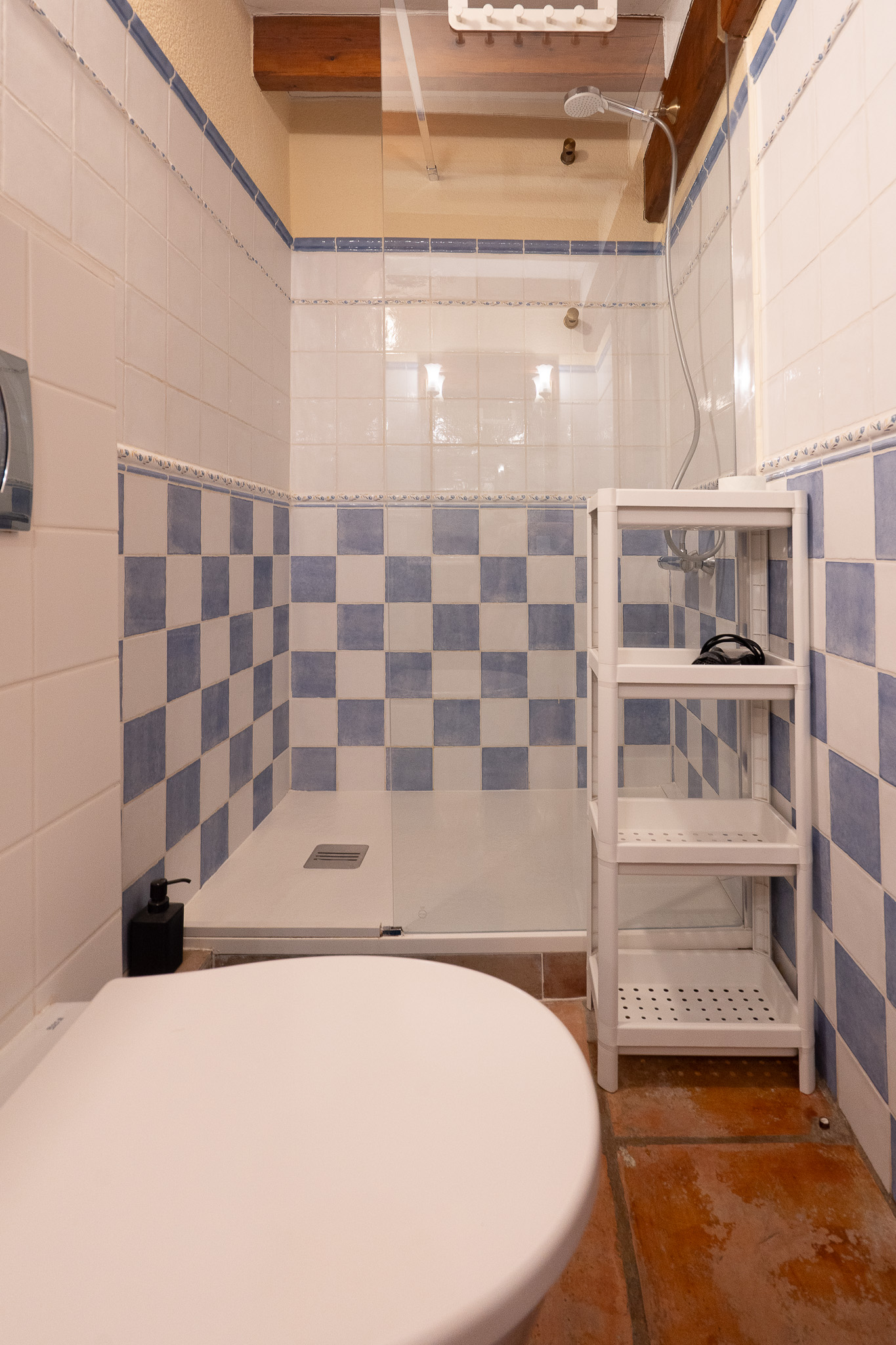 Salle d'eau avec douche