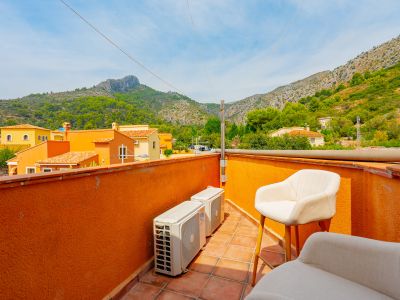 Terrasse avec vue sur la montagne