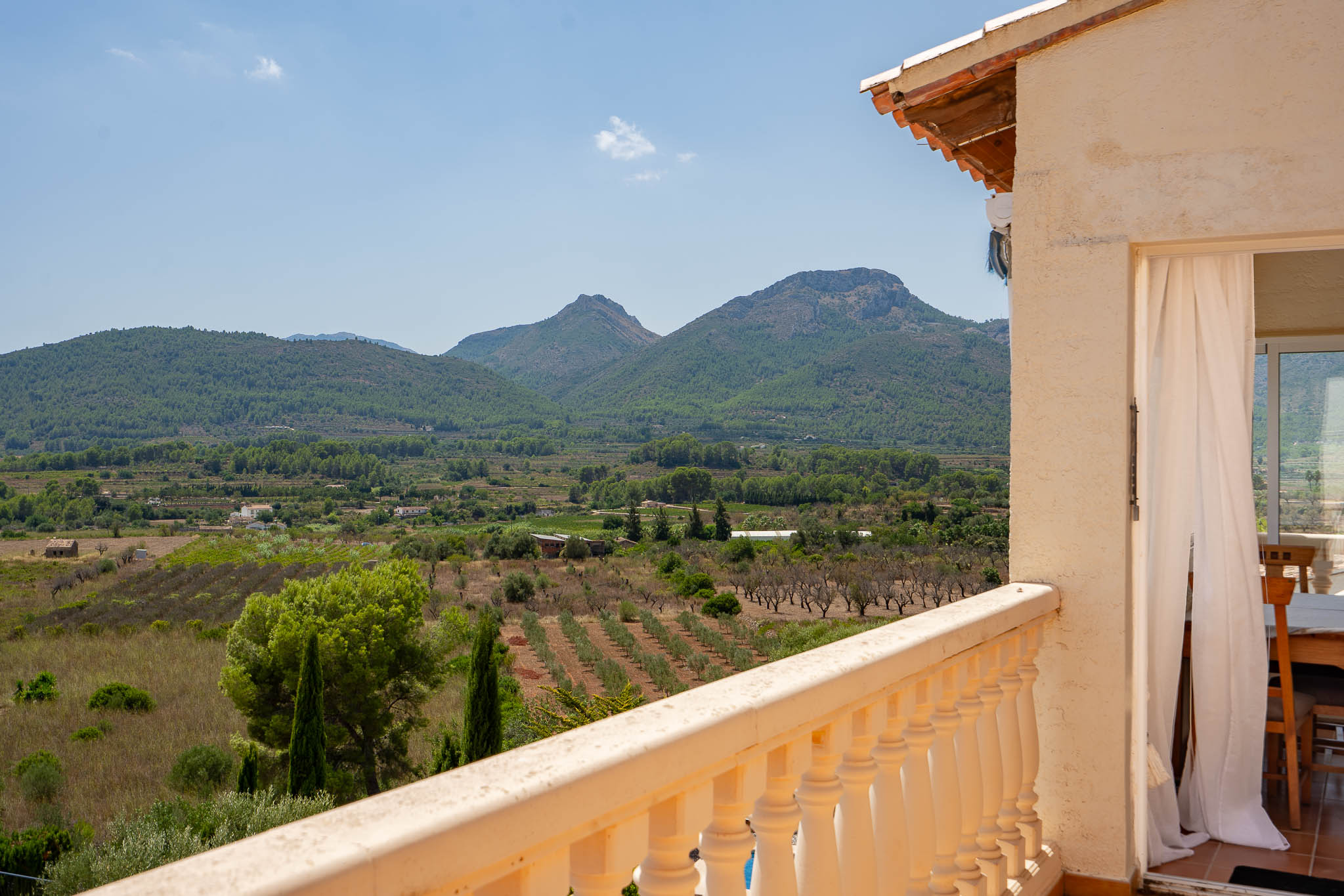 Terrasse avec vue sur la vallée