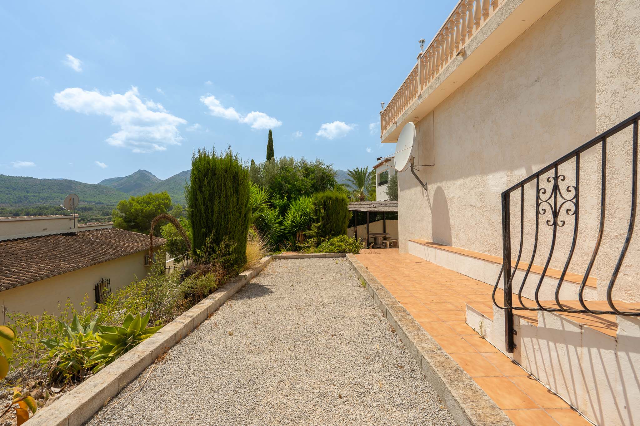 Terrain de pétanque et jardin