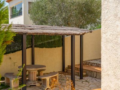 Pergola dans le jardin
