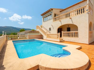 Piscine privée et terrasse
