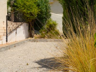 Terrain de pétanque et jardin