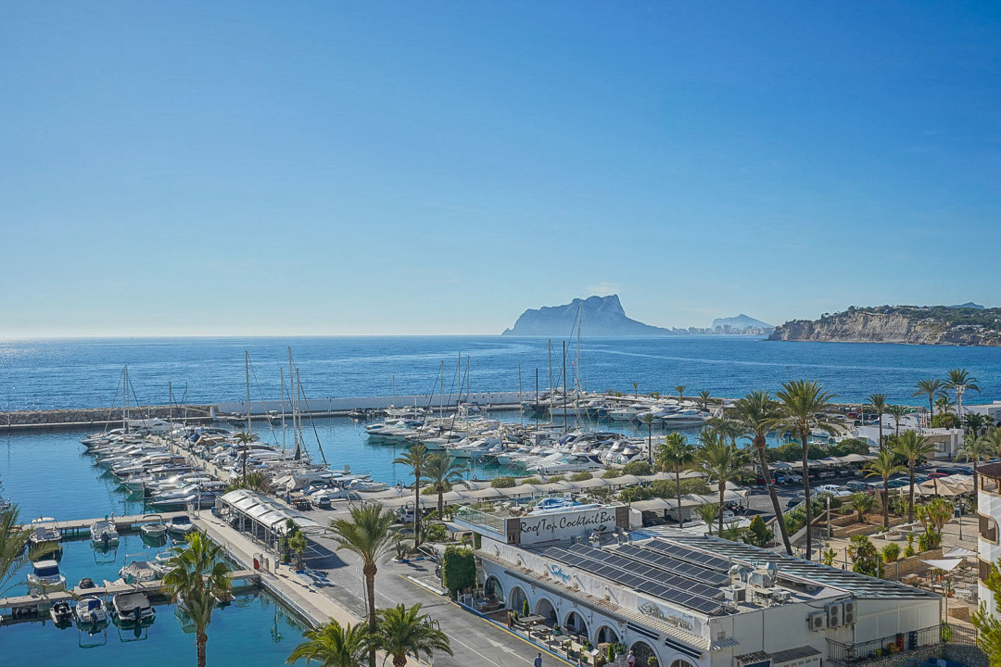 Port de plaisance et vue mer