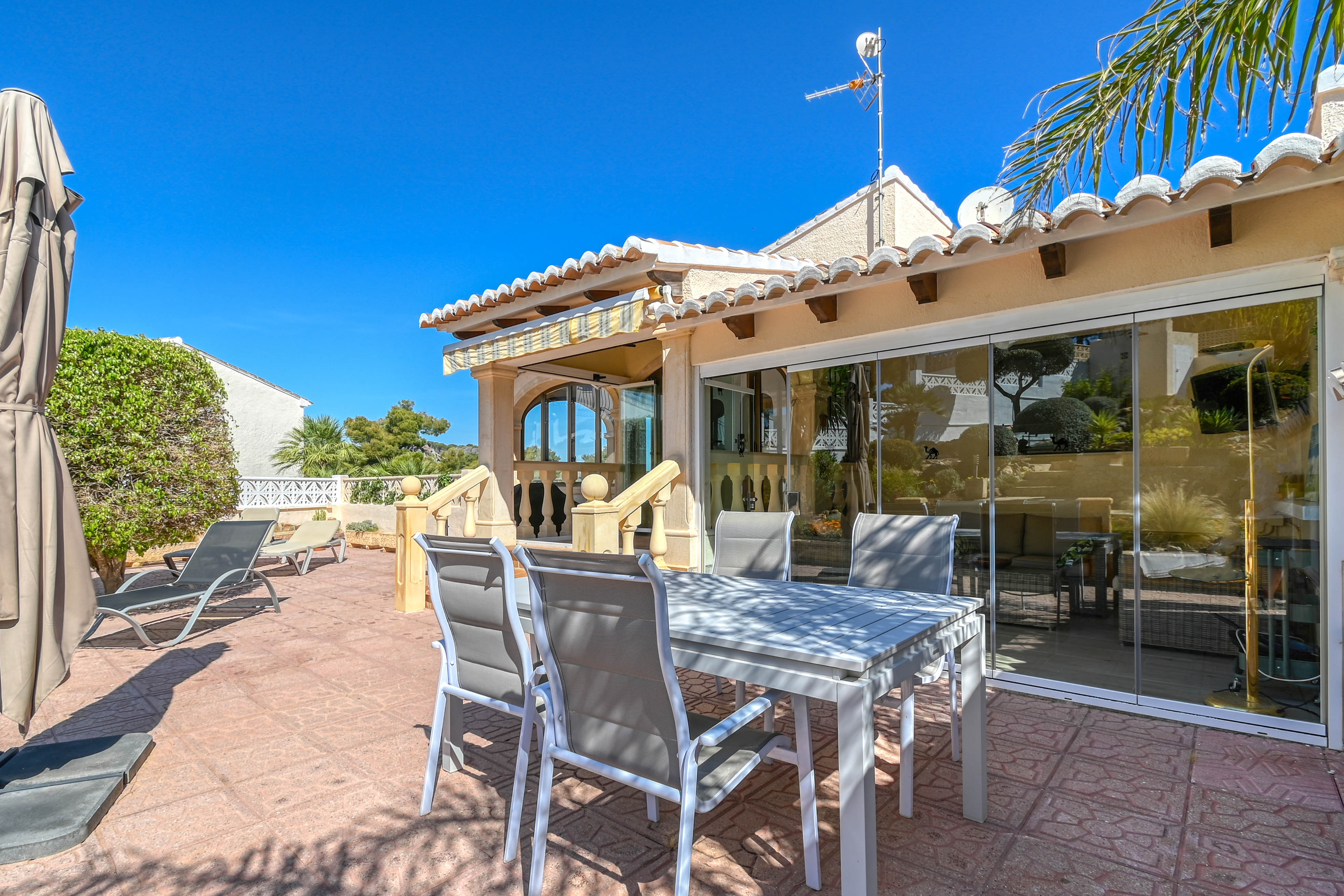 Villa méditerranéenne avec appartement d’invités, piscine et jardin à Jávea Villa méditerranéenne avec appartement d’invités, piscine et jardin à Jávea