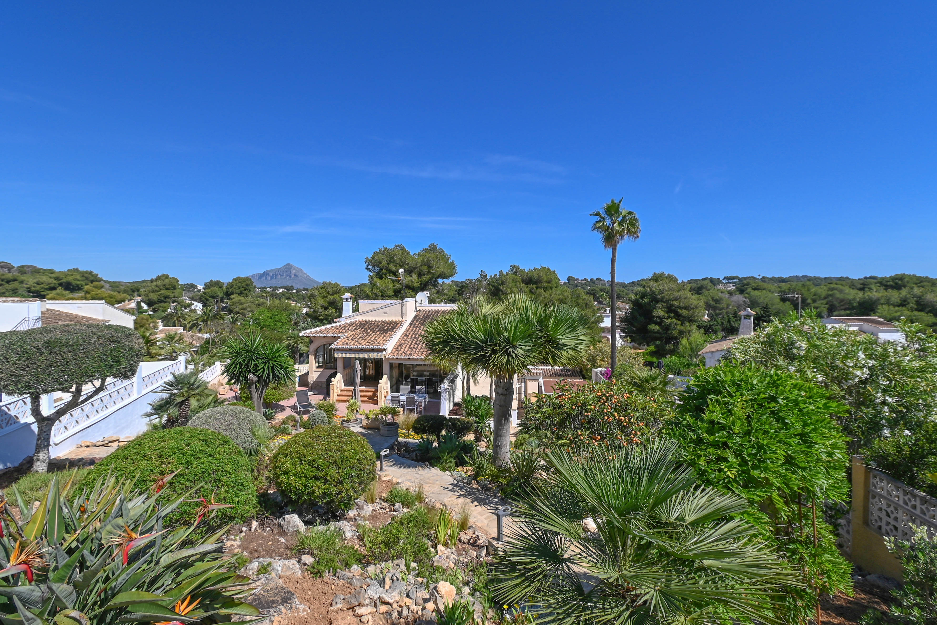 Villa méditerranéenne avec appartement d’invités, piscine et jardin à Jávea Villa méditerranéenne avec appartement d’invités, piscine et jardin à Jávea