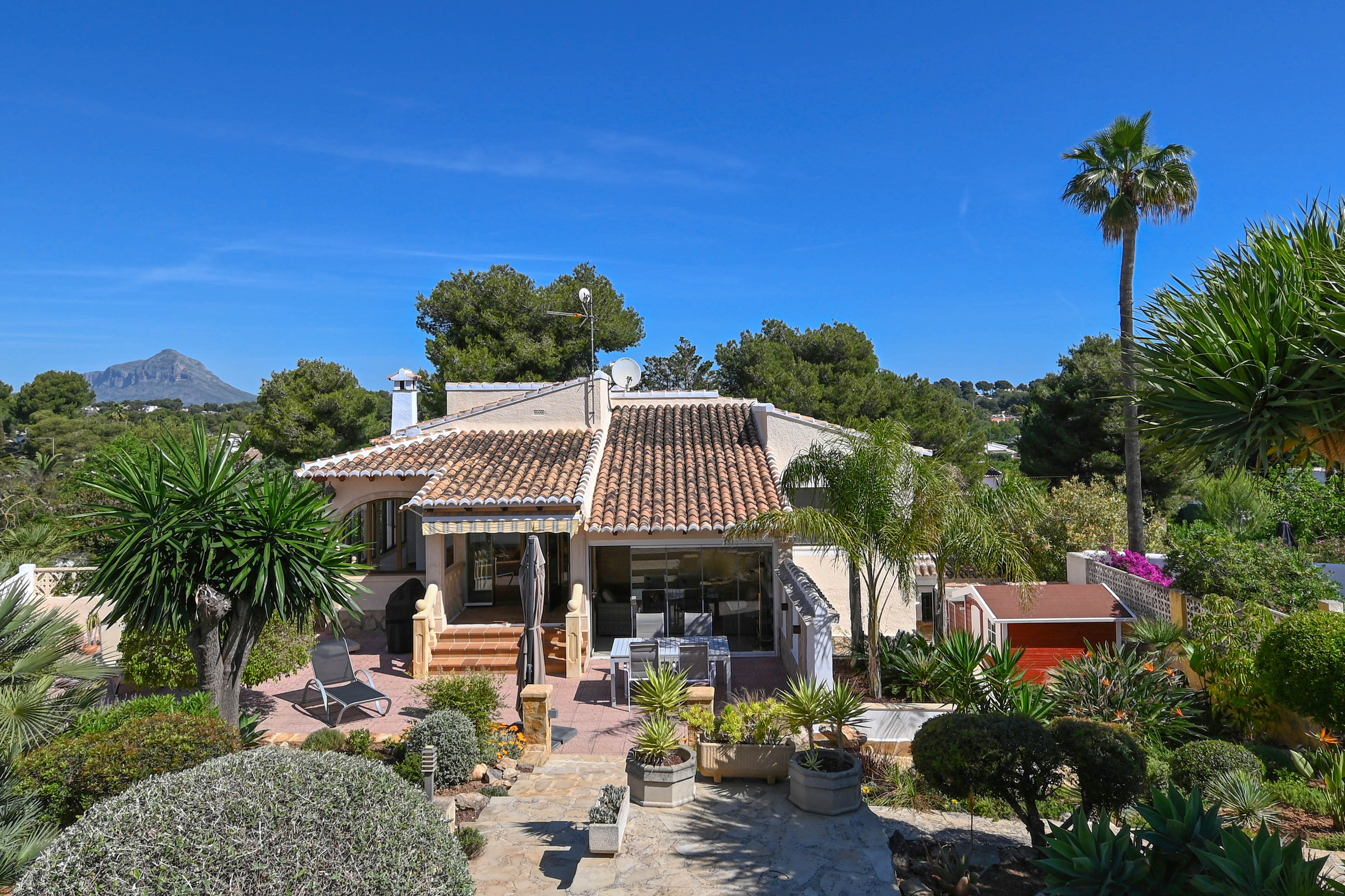 Villa méditerranéenne avec appartement d’invités, piscine et jardin à Jávea Villa méditerranéenne avec appartement d’invités, piscine et jardin à Jávea