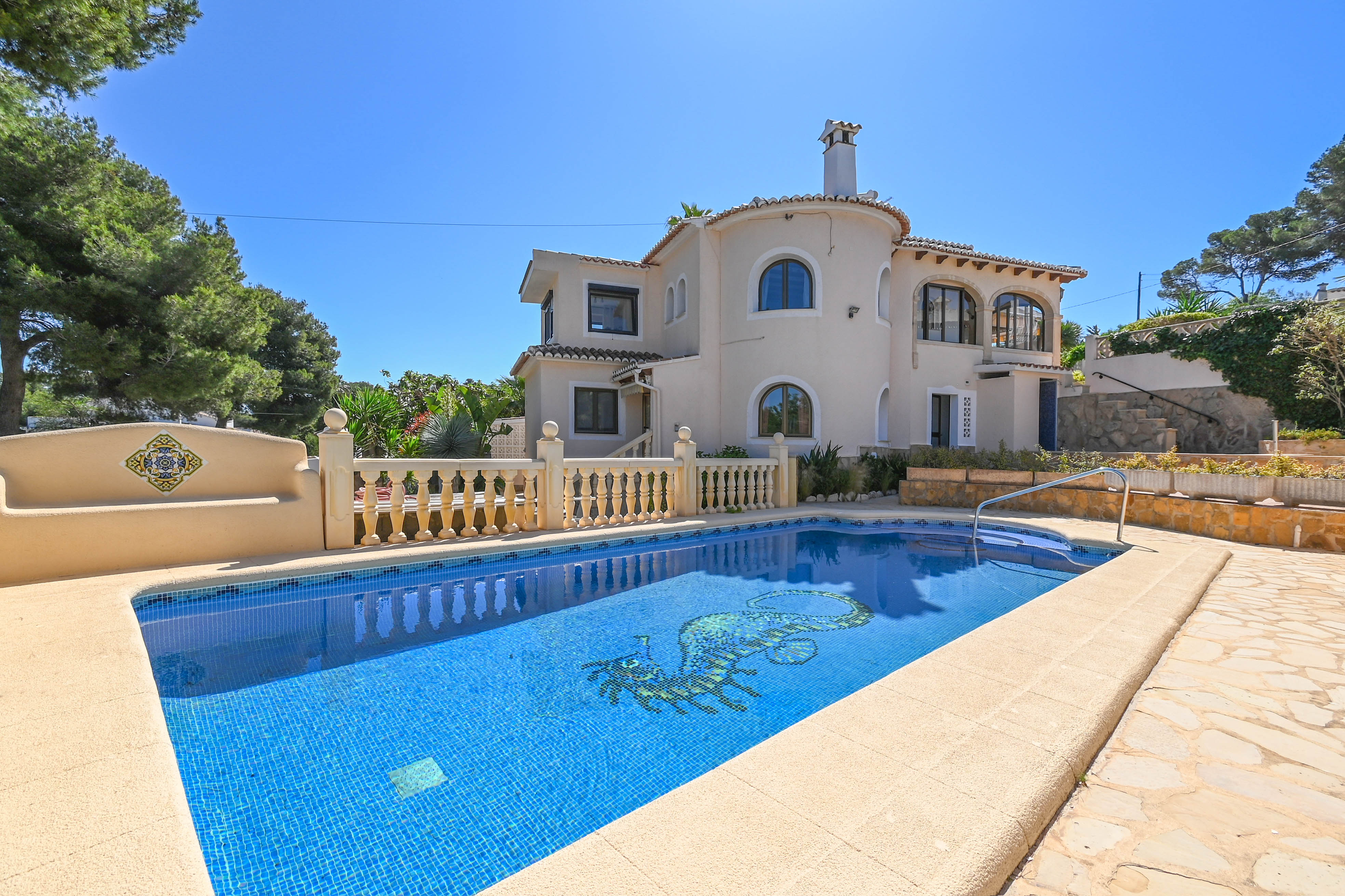 Villa méditerranéenne avec appartement d’invités, piscine et jardin à Jávea Villa méditerranéenne avec appartement d’invités, piscine et jardin à Jávea