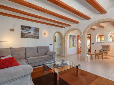 Villa méditerranéenne avec appartement d’invités, piscine et jardin à Jávea
