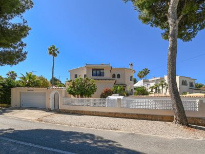 Villa méditerranéenne avec appartement d’invités, piscine et jardin à Jávea
