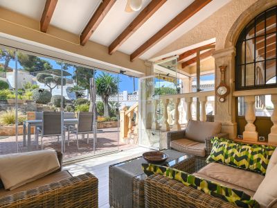 Villa méditerranéenne avec appartement d’invités, piscine et jardin à Jávea